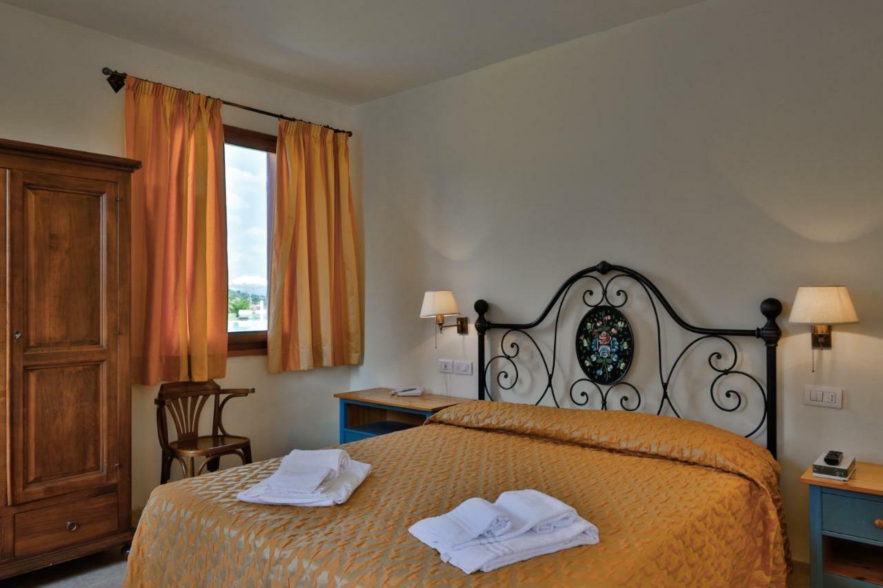 Relais Santa Genoveffa Landhaus *